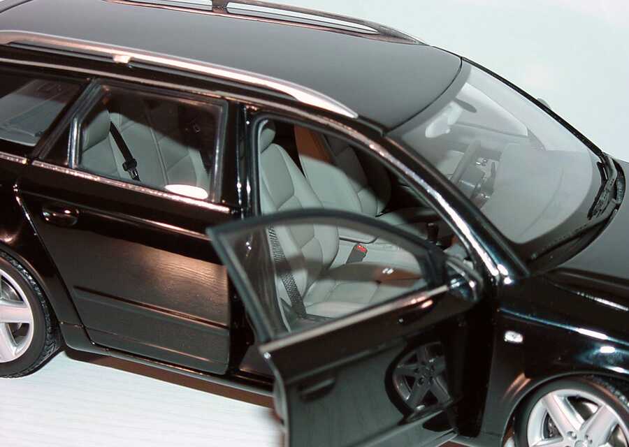 Audi A4 Avant (Facelift 2004) phantomschwarz-met. Werbemodell Minichamps  5010404225 in der 1zu87.com Modellauto-Galerie